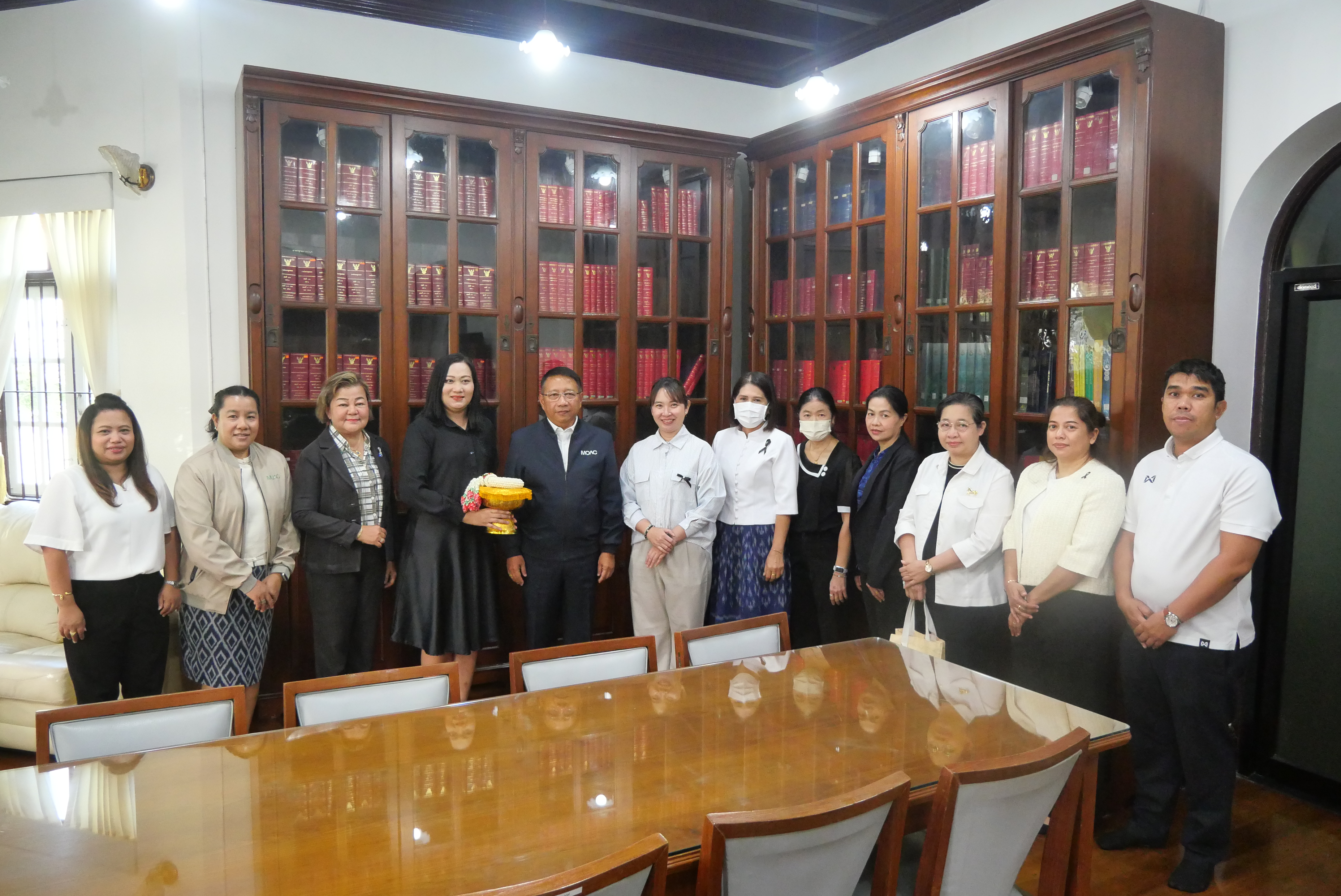 title - สำนักบริหารกลาง ส.ป.ก. ร่วมแสดงความยินดี และสวัสดีปีใหม่ อธิบดีกรมตรวจบัญชีสหกรณ์ พร้อมรับพรต้อนรับปีใหม่ 2569